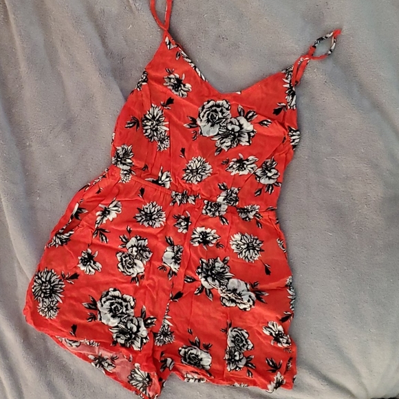 H&M Romper Red floral - Picture 1 of 2